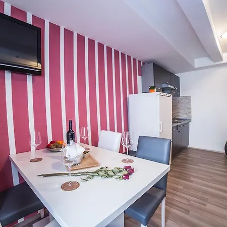 Town In Center Apartment Rijeka
