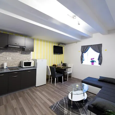 Apartment Town In Center *