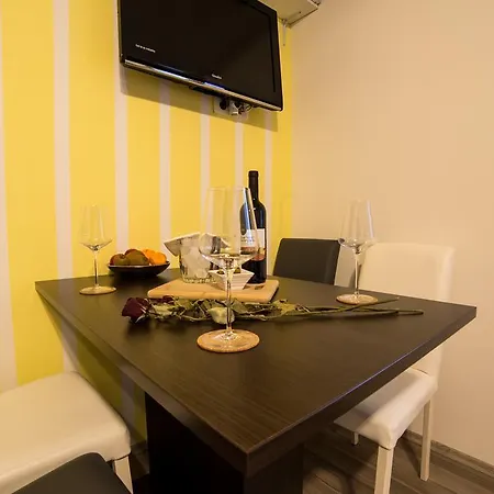 Town In Center Apartment *
