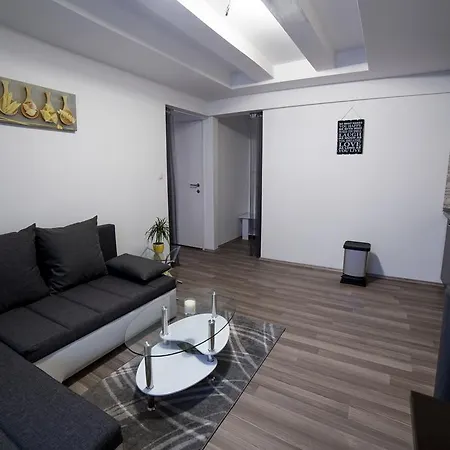 Town In Center Apartment Rijeka
